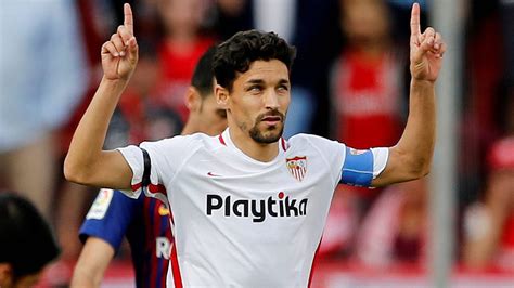 Urgencias Del Sevilla Fc Con Jesús Navas Obliga A Fichajes