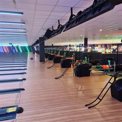 Bowling Lanes Engineered for High-Traffic Entertainment Venues