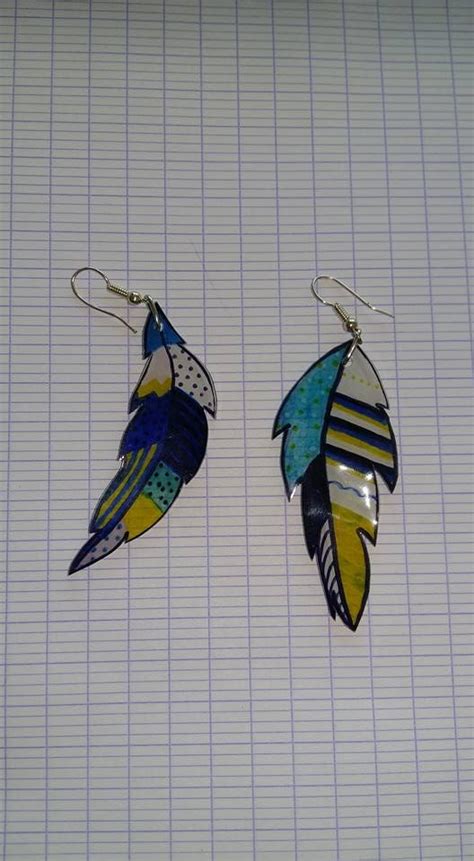 Création de boucles d oreilles en plastique fou ou plastique dingue