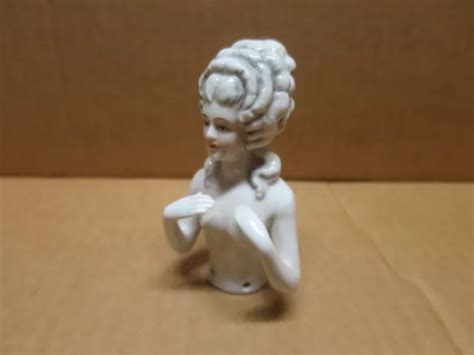 Ancienne De Demi Figurine Femme Nue En Porcelaine Vers Eur