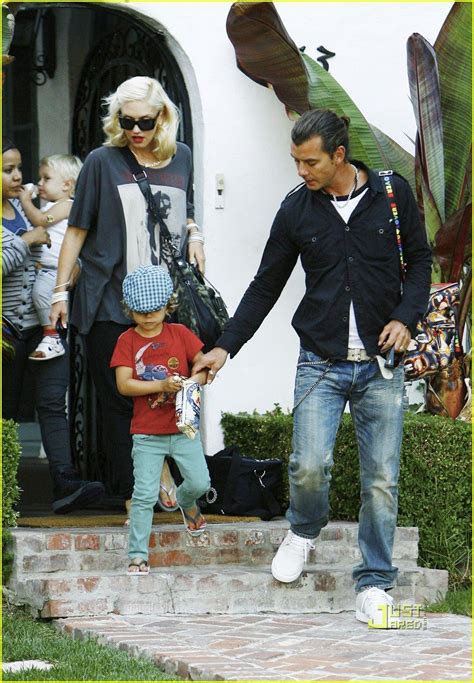 Gwen Stefani Dresses Her Sons In Matching Colors Photo