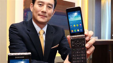 Samsung Y Un Nuevo Smartphone Con Tapa Infobae