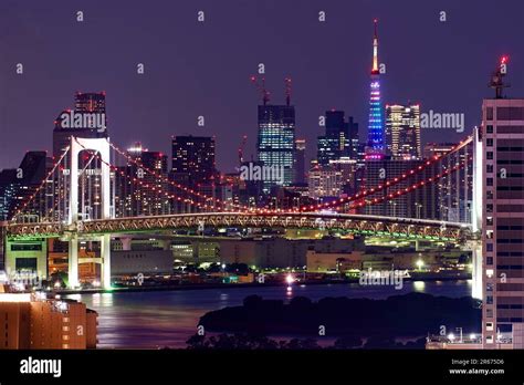 Rainbow Bridge and Tokyo Tower Stock Photo - Alamy