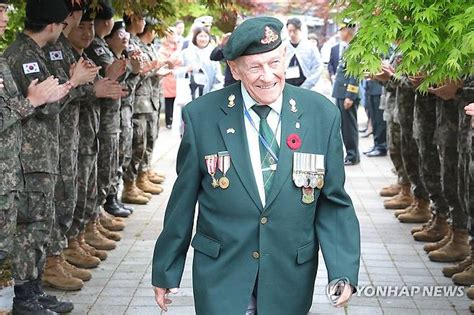 가평전투 73주년아흔 넘은 나이에 현장 온 영연방 참전용사들