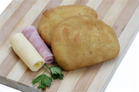 Risole de Presunto e Queijo Salgado Pão de Queijo Majestade