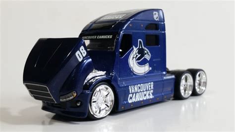 2009 Maisto Top Dog Collectibles Nhl Vancouver Canucks Ice Hockey Team