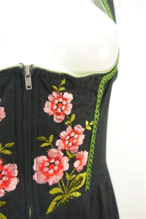 Rose Dirndl Schwarz Mit Balkonett S Es Vintage Dirndl Ohne Sch Rze Gr