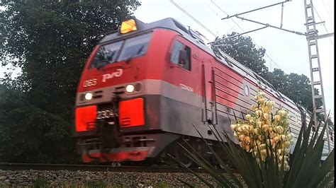 "Поезд и немного моря". Электровоз 2ЭС4к-063 с поездом "Северная ...