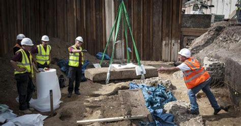 Ancient Roman Sarcophagus Of Great Archaeological Value Discovered In Central London Ancient