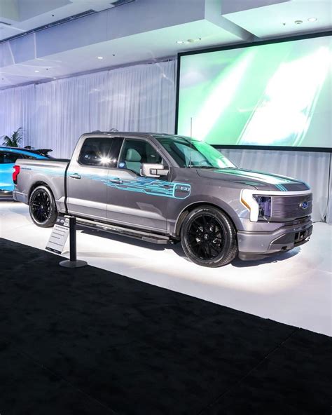 Modified 2022 F 150 Lightning Lowered On 22 Forgiato Wheels And 305 45 Tires Ford Lightning