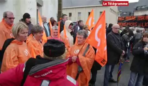 Carhaix Pr S De Manifestants En Soutien Des Salari S De Marine