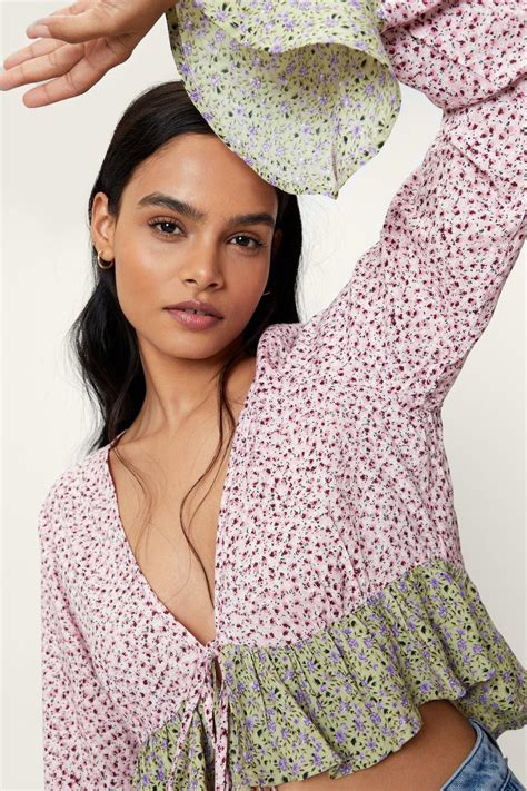 Ditsy Floral Printed Spliced Tie Front Top Nasty Gal