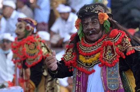 Foto Perayaan Hari Raya Kuningan Di Bali