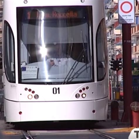 Palermo Nuova Aggressione Ad Un Controllore Sul Tram Finisce In