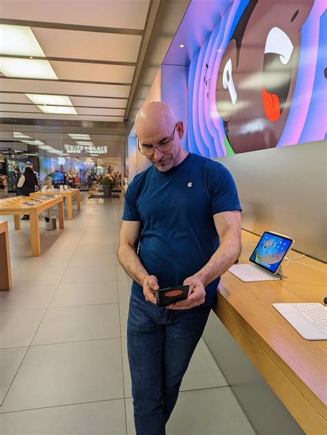 Apple Genius Bar employee reminiscing about the Apple Newton : r