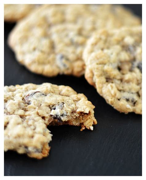 Easy Vegan Oatmeal Raisin Cookies Theveglife