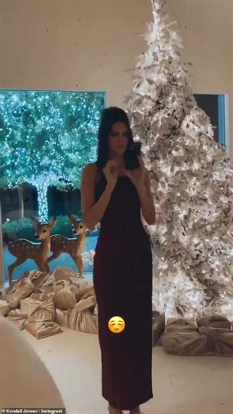 Kendall Jenner Dazzles In Strapless Form Fitting Gown Hot Lifestyle News