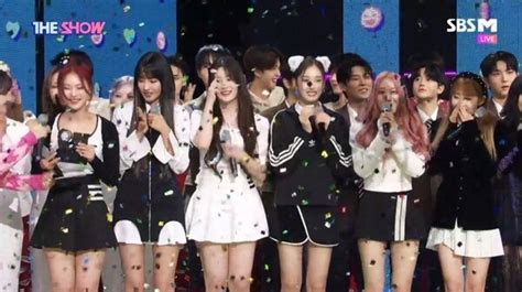 스테이씨 컴백과 동시에 더쇼 1위 남은 활동도 기대해달라”