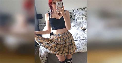 Teen Poses For A Selfie When She Lifts Up Her Skirt To Reveal This Secret Its Going Viral