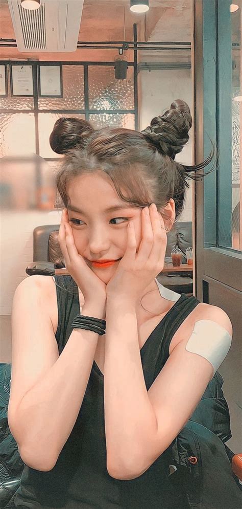 Yeji Lockscreen