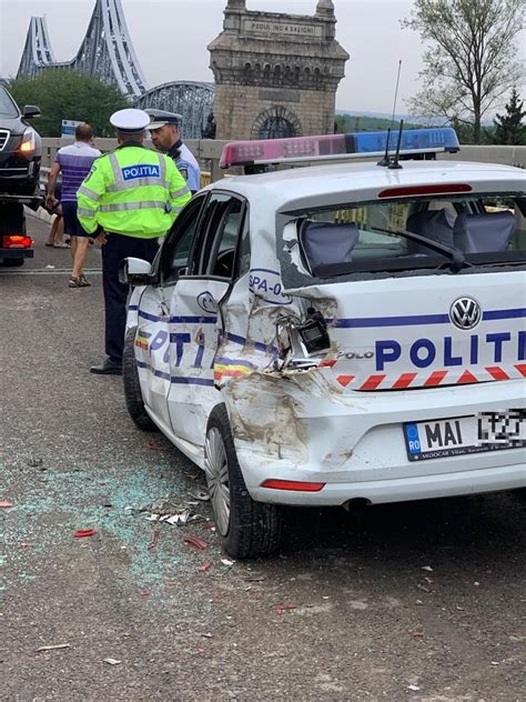 FOTO VIDEO Mașină de poliție implicată într un accident pe Autostrada