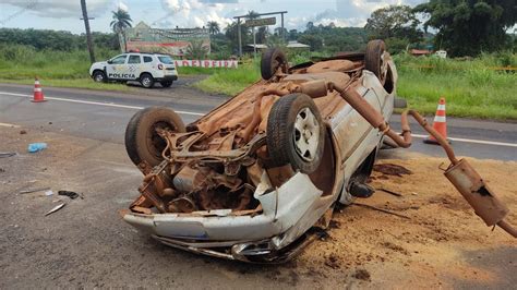 Motorista fica ferido após capotamento na Ronan Rocha em Franca Em