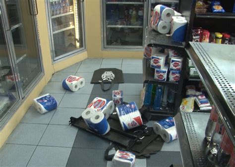 Roban Productos Con Un Valor De 30 Mil Pesos En Una Tienda Extra