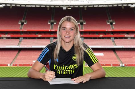 Arsenal Complete Alessia Russo Transfer After England Forwards