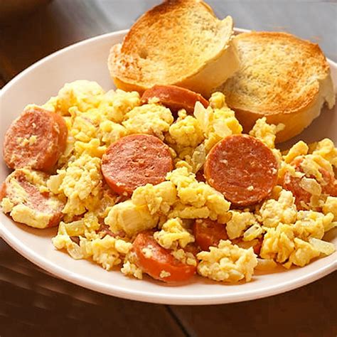 Huevos Con Salchicha