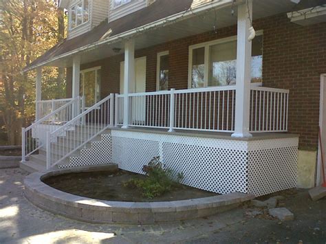 6 X 30 Vinyl Decking With Aluminum Columns And Railing Traditional