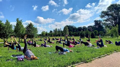 Aktywne Tychy Joga W Parku Suble Tychy Dobre Miejsce