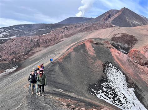 Etna Sud Tour Guidato Di Trekking Ai Crateri Sommitali Getyourguide