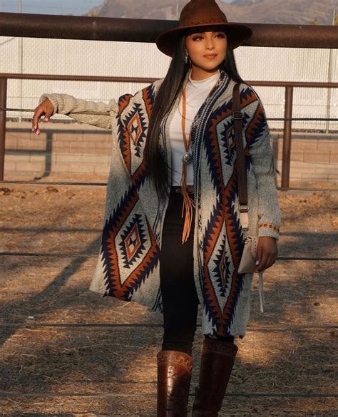 18 Jaripeo Outfits For Sexy Country Latina Women