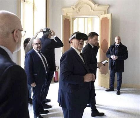 A Chi Il Visore A Noi La Foto Di Ignazio La Russa Che A Palazzo