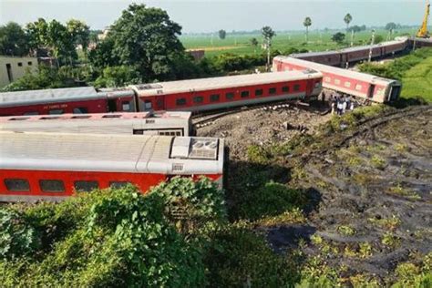 Bihar Four Dead Around 100 Injured As North East Express Jumps Tracks