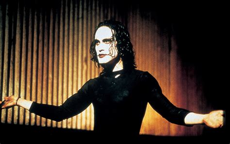 30 Anni Dalla Morte Di Brandon Lee Sul Set Del Film Il Corvo Chi Era E