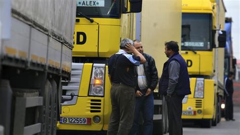 Peste De Camioane Se Opresc N Trafic Greva Transportatorilor