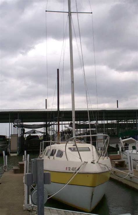 Bayliner Buccaneer 27 Sailboat For Sale