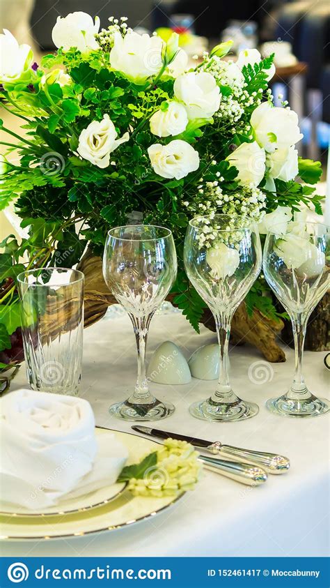 Concepto De Lujo Del Ajuste De La Tabla De Cena Del Banquete De Boda