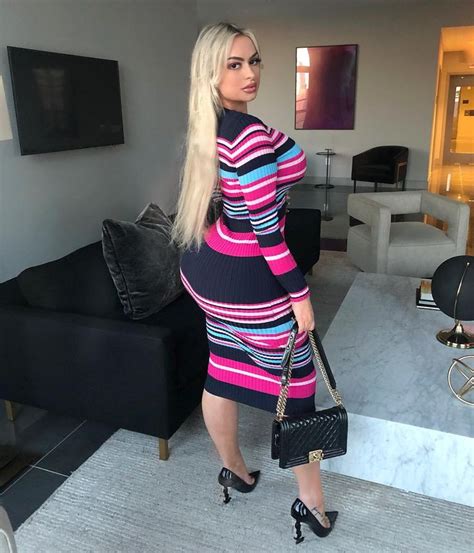 Maya Van De Wiel 🐈 у апликацији Instagram „ Fashionnovacurve Dress 👗“ Curvy Fashion High