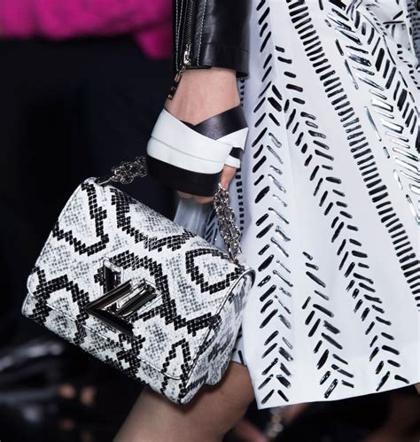 75 Hottest Handbag Trends For Women In 2022