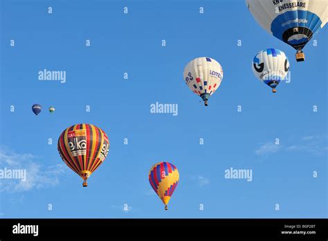 Balloonists Aeronauts Flying In Hot Air Balloons During Ballooning Meeting Stock Photo Alamy