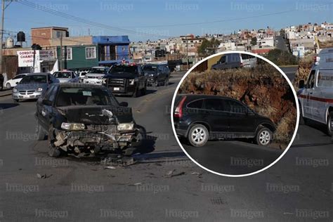 Chocan De Frente En La Avenida Magisterial De La Colonia Estrella De Oro