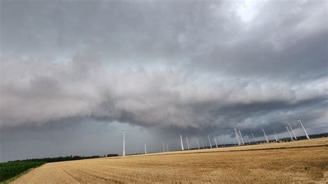 Gewitter Mit Fetter Shelfcloud Sowie Heftigem Starkregen Und Sturmb En