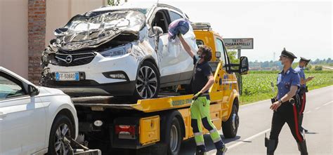 Tre Feriti Di Cui Uno Grave In Un Incidente Stradale A Cervere La Stampa