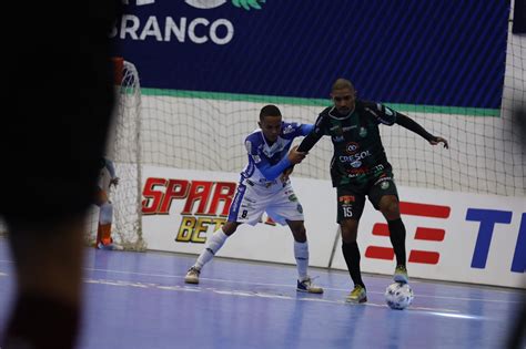 Cl Ssico Das Penas Rivalidade Entre Pato E Marreco Vai Al M Do Futsal