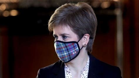 Police Speak To Nicola Sturgeon Over Mask Breach Bbc News