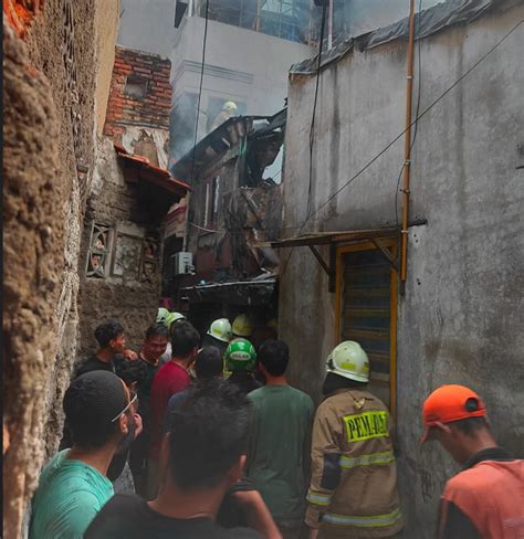 Kebakaran Landa Pemukiman Padat Penduduk Di Tamansari Jakarta Barat