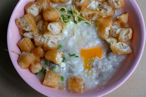 Tampilan Atas Bubur Nasi Dan Adonan Goreng Fdeep Stick Asian Breakfast