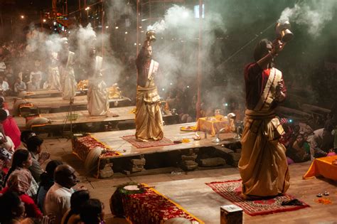 Ganga Aarti La Ceremonia Que Debes Visitar En Varanasi